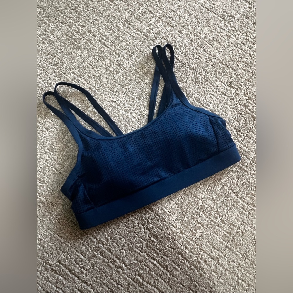 NWOT Under Armour Navy Blue Sports Bra